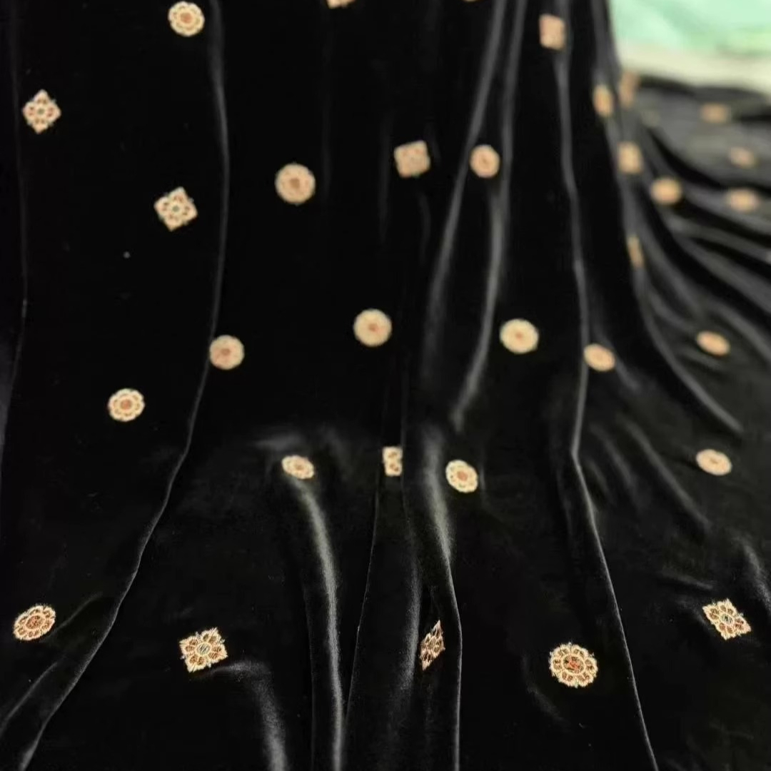 Tissu en velours de soie brodé - Sewing Embroidery Fabric avis et prix