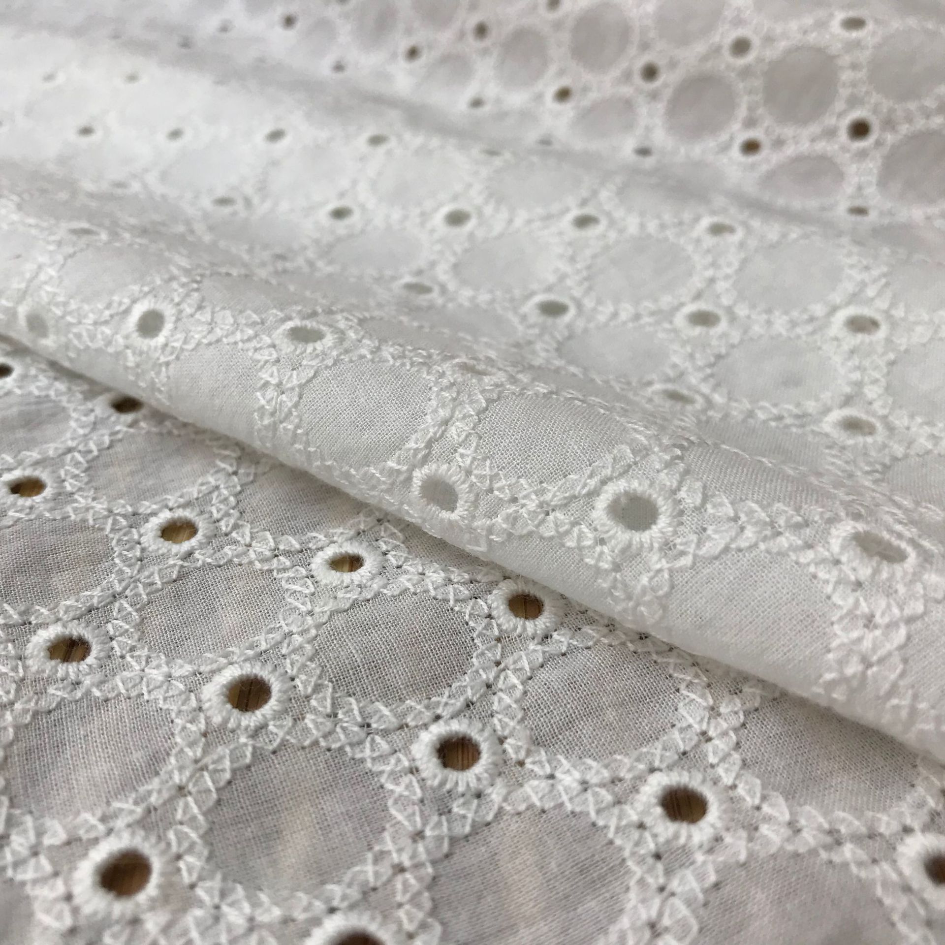 Tissu en denim de coton brodé  - Sewing Eyelet Fabric avis et prix