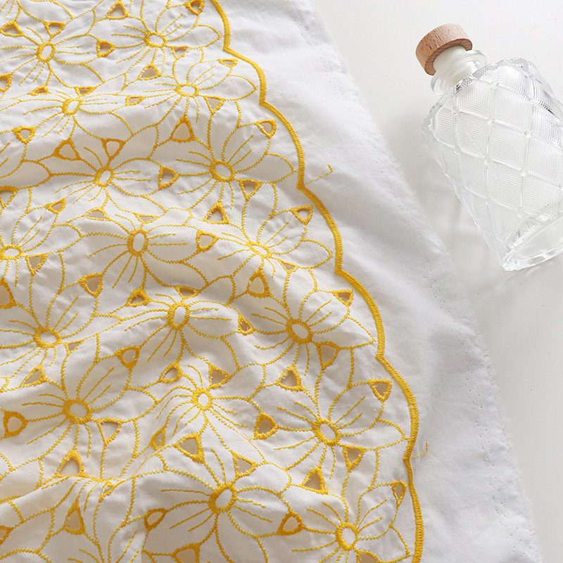 Tissu en dentelle brodée 100 % - Sewing Eyelet Fabric avis et prix